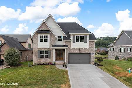 508 Turnberry Circle Lenoir City, TN 37772