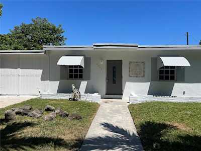 9815 SW 183rd St Palmetto Bay, FL 33157