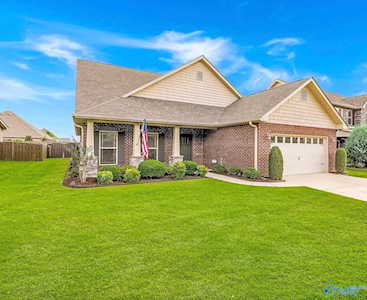 3009 Magnolia Leaf Circle Owens Cross Roads, AL 35763