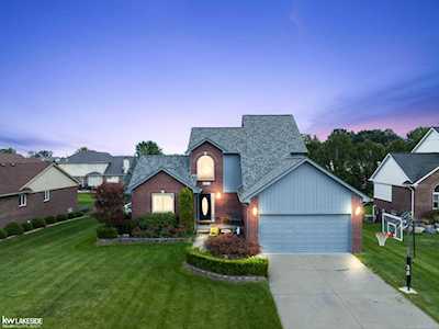 52414 Ford Ln Chesterfield, MI 48047