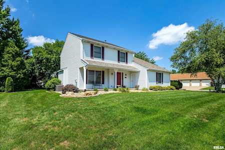 1854 Streamside Dr Bettendorf, IA 52722