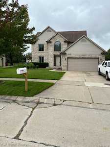 49415 Willowood Dr Macomb, MI 48044