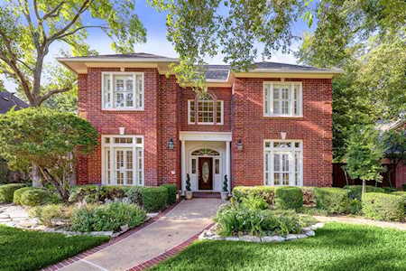 8 Hilshire Oaks Ct Hilshire Village, TX 77055