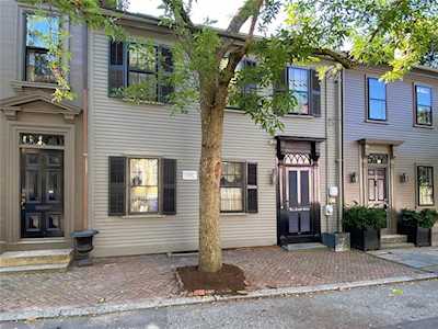 10 Arnold St Providence, RI 02906