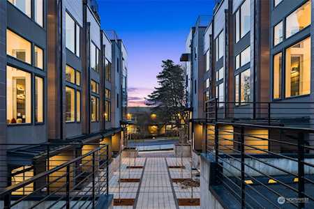 6537 E 35th Ave SW Seattle, WA 98126