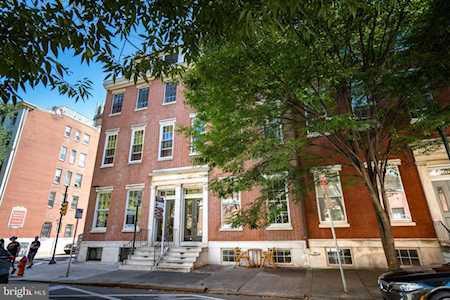 902 Pine St #2R Philadelphia, PA 19107