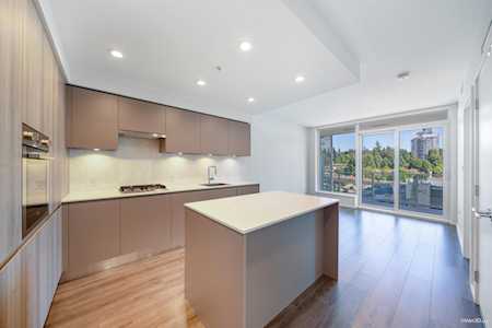 3833 Evergreen Place #403 Burnaby, BC V3J 0M2