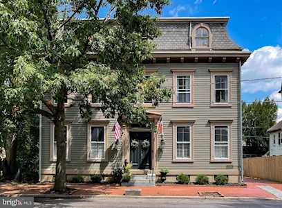 25 Farnsworth Ave Bordentown, NJ 08505