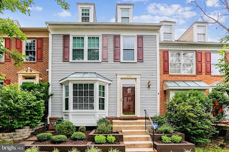 8892 Eagle Rock Ln Springfield, VA 22153
