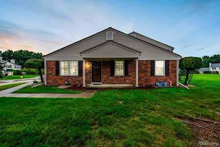 15775 Charleston Dr Clinton Township, MI 48038