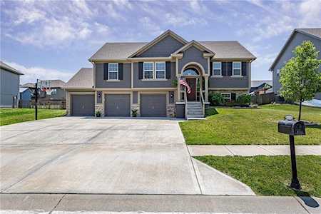 1031 E 14th St Kearney, MO 64060