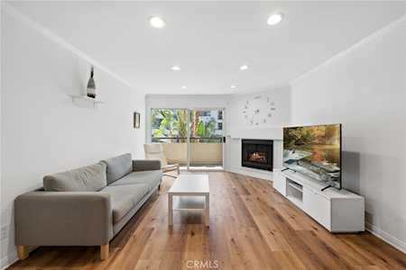 21520 Burbank Blvd #104 Woodland Hills, CA 91367
