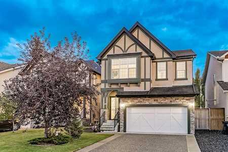 89 Valley Woods Landing NW Calgary, AB T3B 6A4