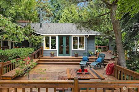 8010 SE 70th Place Mercer Island, WA 98040