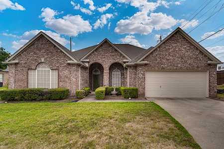 1857 Glen Wood Drive Grapevine, TX 76051