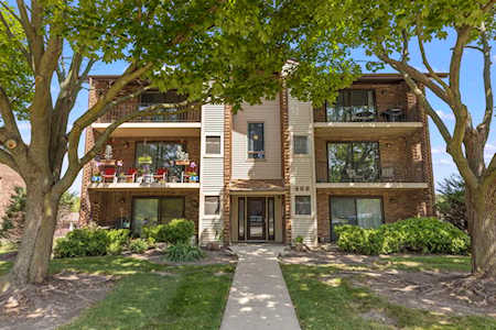 468 Valley Dr #300 Naperville, IL 60563