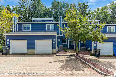 24 Spring Ct Tinton Falls, NJ 07724