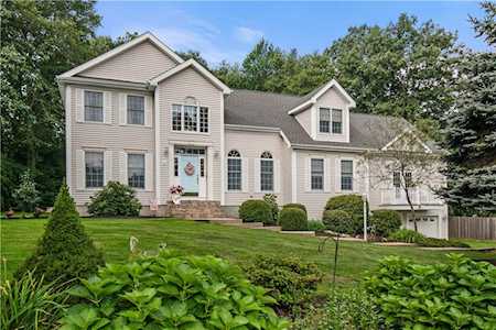 10 Sparrow Ln Cranston, RI 02921