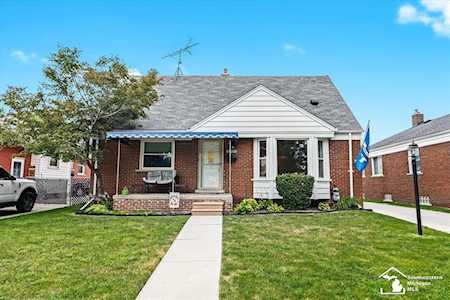 15218 Meyer Allen Park, MI 48101