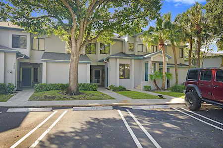 703 Harbour Pointe Way #703 Greenacres, FL 33413
