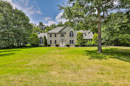 173 Windsor Dr Auburn, NH 03032