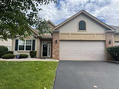 1445 Schaller Ln Dyer, IN 46311