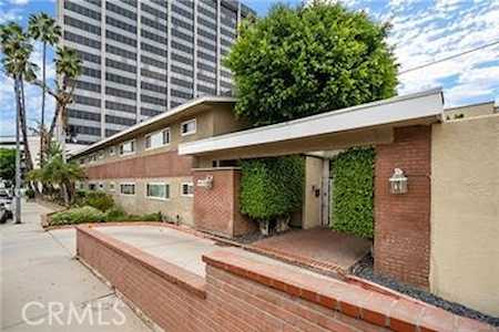 4610 Densmore Ave #105 Encino, CA 91436
