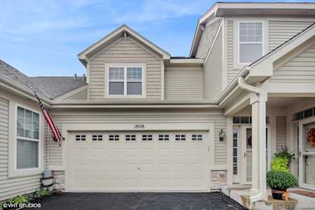 1808 Chase Ln Aurora, IL 60502