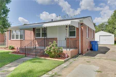 514 Mooney Rd Chesapeake, VA 23325