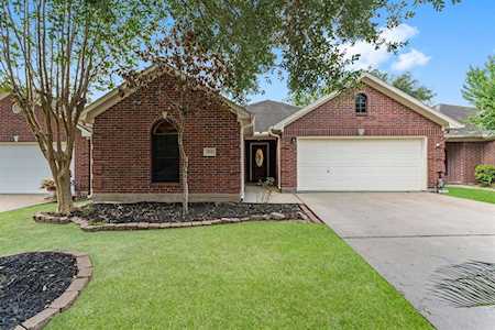 212 Live Oak Ln Friendswood, TX 77546