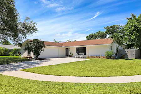 33 Chapel Court Tequesta, FL 33469