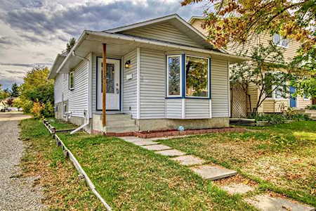 13 Mckernan Rd SE Calgary, AB T2Z 1S6