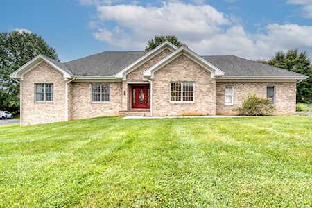 330 Pinehurst Ct Abingdon, VA 24211
