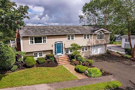 24 Eisenhower Rd Peabody, MA 01960