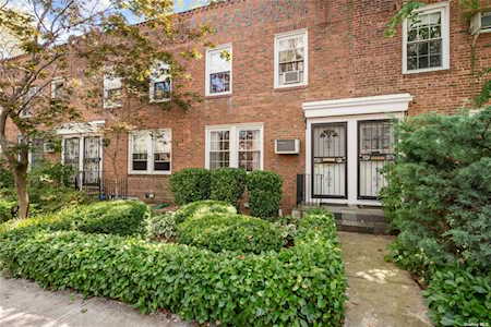 39-25 49th St Sunnyside, NY 11104
