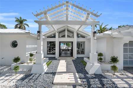 645 Park Shore Dr Naples, FL 34103