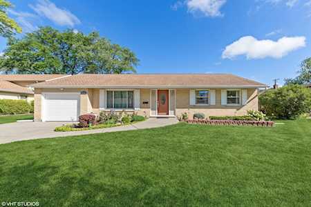 908 W Brittany Dr Arlington Heights, IL 60004