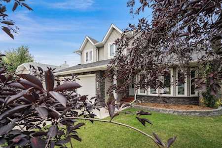 1719 Meadowlark Rd SE Airdrie, AB T2A 2A4