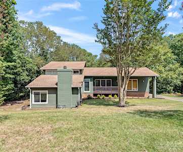 8613 Lorraine Dr Charlotte, NC 28270