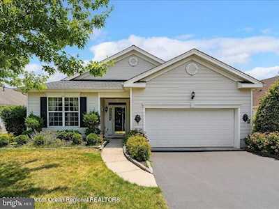 27 Pond View Circle Barnegat, NJ 08005