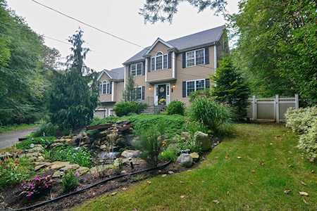 31 Webster St Douglas, MA 01516