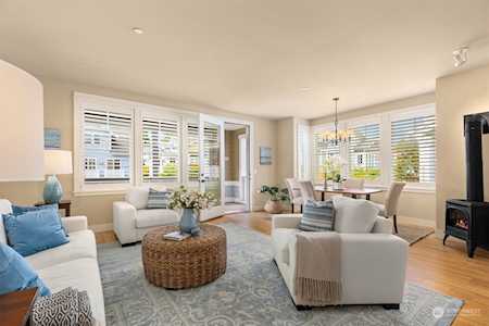 120 Hall Brothers Loop NW #201 Bainbridge Island, WA 98110