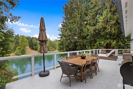 4922 West Tapps Dr E Lake Tapps, WA 98391