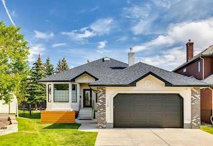 426 Sierra Madre Ct SW Calgary, AB T3H 3M4