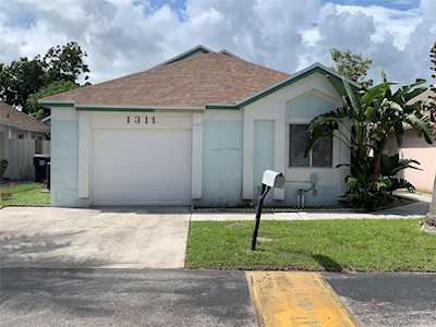 1311 E Glen Oak Rd North Lauderdale, FL 33068