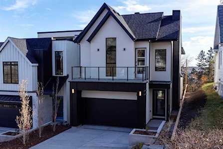 1124 Bellevue Ave SE Calgary, AB T2G 4L1
