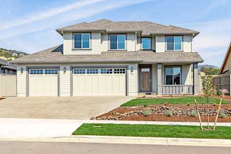 443 Limestone Ln Medford, OR 97504