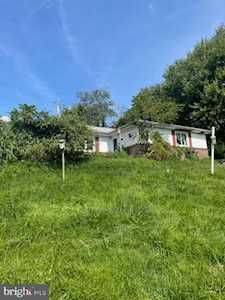 1432 Crestmont Dr Downingtown, PA 19335
