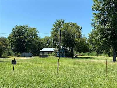 202 Vz County Road 3730 Wills Point, TX 75169