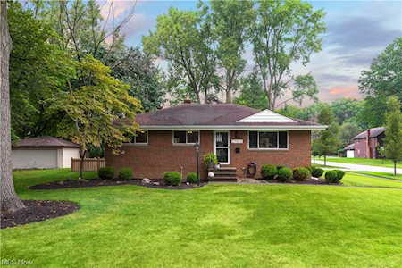 27502 Hollywood Dr Westlake, OH 44145